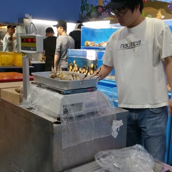 Royal Canton Seafood Palace - Weighing my crab - Seafood Near Me - Queens, New York