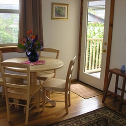 Tasteful Arcata Cottage with Redwood Views - Dine in!
