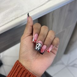 Queen's Nails