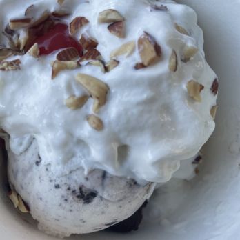 Baskin-Robbins - a bowl of ice cream with nuts - Ice Cream & Frozen Yogurt Near Me - Cordova, Tennessee