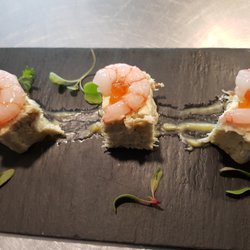 Casa Isabel - Pastel de bogavante azul con sushi de gambita y caviar de salmón