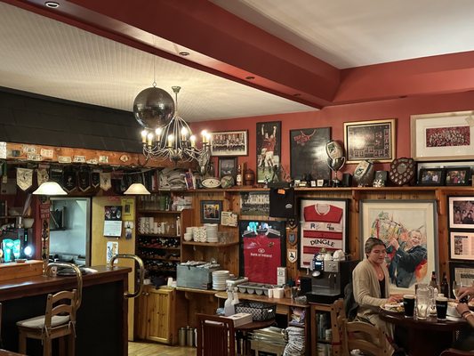 Danno's Restaurant & Bar by null