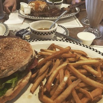 Black Bear Diner Gilroy - Dinner - Diners Near Me - Gilroy, California