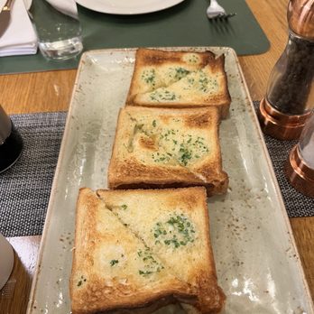 Primo's Italian Restaurant & Lounge - Garlic bread - Italian Near Me - Miami, Florida