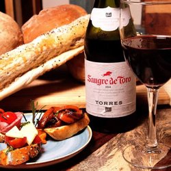 Mystras Resto Lounge - Nuestro pan es Autenticamente Casero. Baguettes, Pan de Camote, Pan de Chile de Árbol, Pan de Mostaza con Cerveza, Ciabatta... entre muchos
