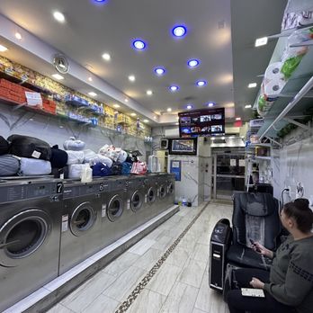 Atmi Junior Laundromat - A massage chair - Laundry Services Near Me - New York, New York Atmi Junior Laundromat - A massage chair - Laundry Services Near Me - New York, New York