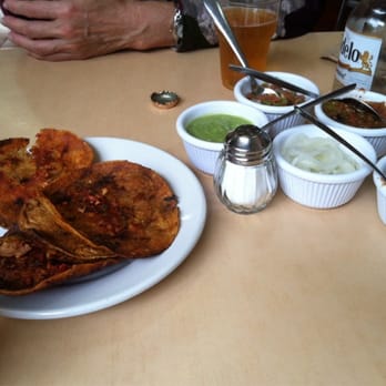 El Farolito - These are the tostadas they bring out before your food comes along with a few salsas and other things. - Tacos Near Me - México, D.F., DIF El Farolito - These are the tostadas they bring out before your food comes along with a few salsas and other things. - Tacos Near Me - México, D.F., DIF