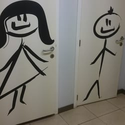 Loli - Porte des toilettes.