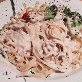 Sweet Aroma Ristorante - Fettuccine Alfredo with chicken - Italian Near Me - Delavan, Wisconsin Sweet Aroma Ristorante - Fettuccine Alfredo with chicken - Italian Near Me - Delavan, Wisconsin