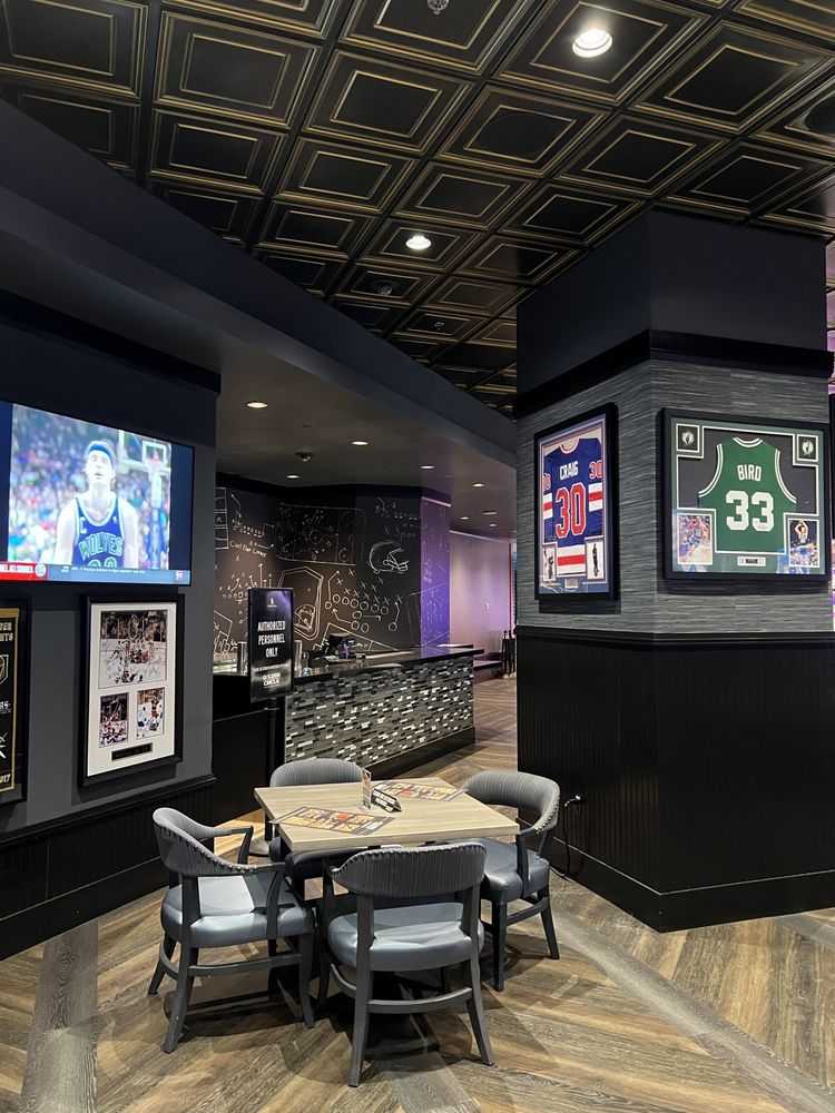 GOLDEN CIRCLE SPORTS BAR Updated October 2024 157 Photos & 78