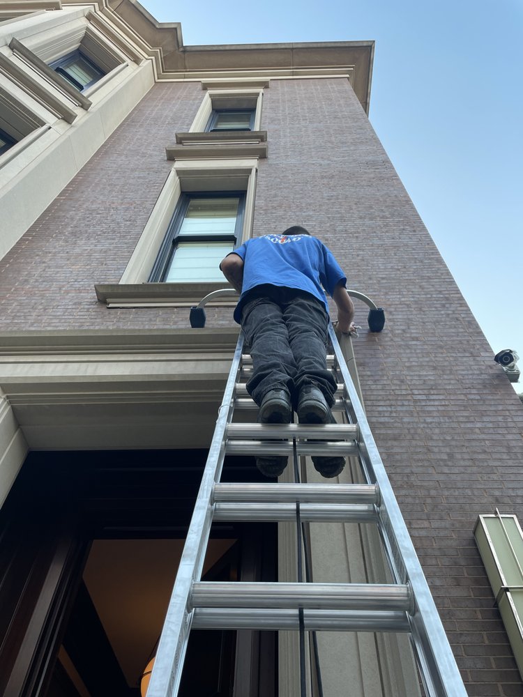 SQUEEGEE SQUAD LOGAN SQUARE Updated June 2024 Request a Quote