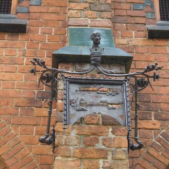 Schloss Babelsberg - wer kennt die Bedeutung des gefesselten Mannes? - Landmarks & Historical Buildings Near Me - Potsdam, BB Schloss Babelsberg - wer kennt die Bedeutung des gefesselten Mannes? - Landmarks & Historical Buildings Near Me - Potsdam, BB
