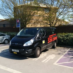 Thunderbird Taxis - Nice bit of parking by a Thunderbird driver