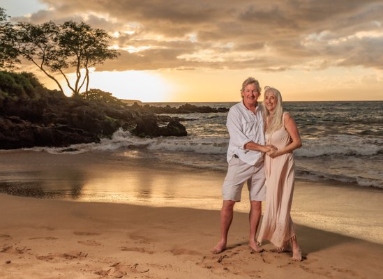 Couples Sessions - Couples sessions are always fun. We allow up to one wardrobe change and we suggest bringing some clothes you are ok getting wet! Couples Sessions - Couples sessions are always fun. We allow up to one wardrobe change and we suggest bringing some clothes you are ok getting wet!
