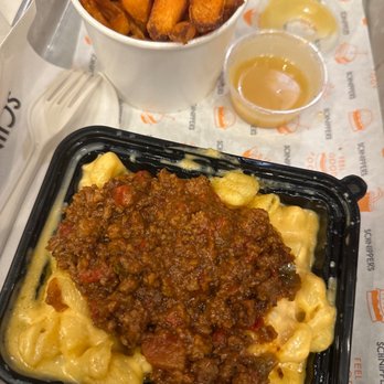 Schnipper's - Mac and Joe and Sweet Potato Fries - American Near Me - New York, New York Schnipper's - Mac and Joe and Sweet Potato Fries - American Near Me - New York, New York