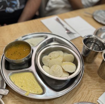 Saravanaa Bhavan by null