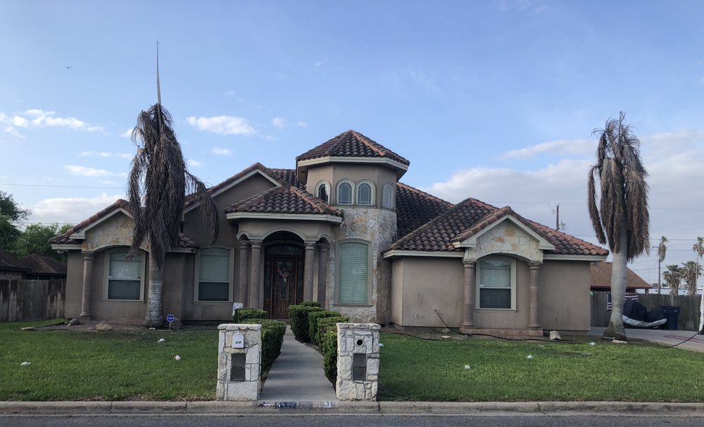 Slide of Hidalgo Roof and Exterior Softwash