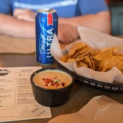 barquebc - Chips & Queso