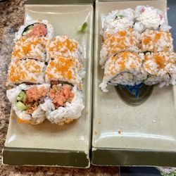 Taki Japanese Restaurant - Spicy Tuna & CA roll, again started eating some early!