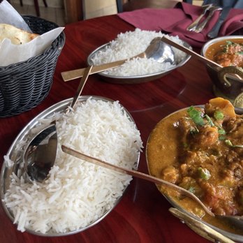 Tandul - Garlic Naan Vegetable 555 - Indian Near Me - Cleveland, Ohio Tandul - Garlic Naan Vegetable 555 - Indian Near Me - Cleveland, Ohio
