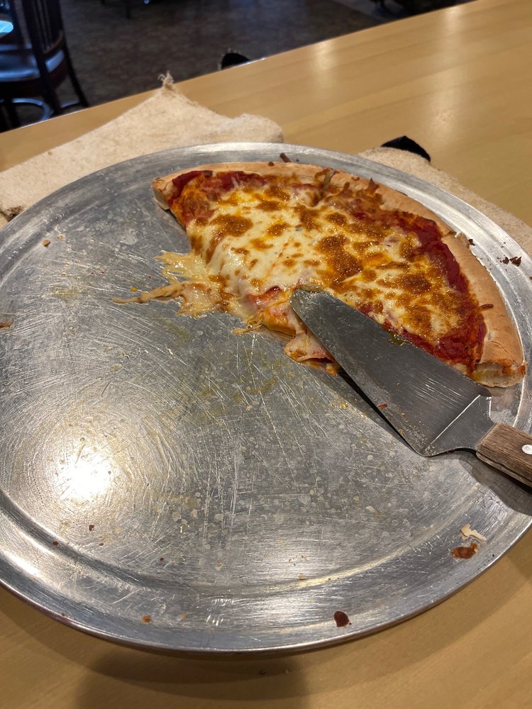 Queen Bee's Bar & Grill Logo