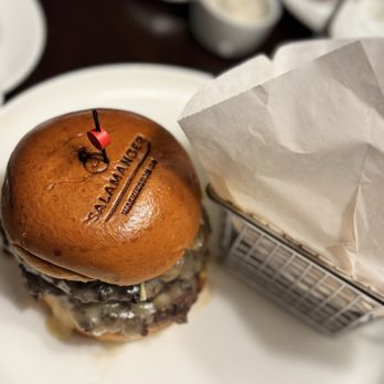 Salamander - Room service burger - Hotels Near Me - Washington, DC, District of Columbia