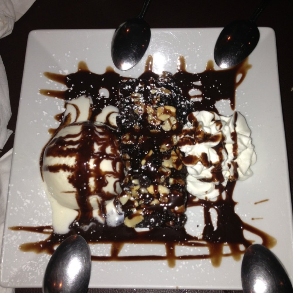 Lemoni Cafe - Brownie with ice cream - Breakfast & Brunch Near Me - Miami, Florida Lemoni Cafe - Brownie with ice cream - Breakfast & Brunch Near Me - Miami, Florida