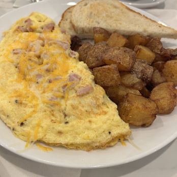 L’Amitié Bistro - Ham & Cheese Omelette - Breakfast & Brunch Near Me - Denton, Texas