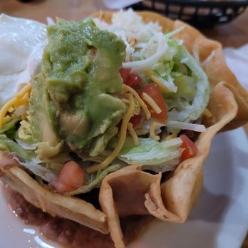 El Gallito Mexican Restaurant - Taco salad w/ beef. Great toppings, fresh & CRISPY shell! Yummy! - Mexican Near Me - San Benito, Texas El Gallito Mexican Restaurant - Taco salad w/ beef. Great toppings, fresh & CRISPY shell! Yummy! - Mexican Near Me - San Benito, Texas