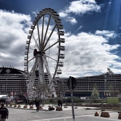 Steiger Riesenrad in der Hafencity - Riesenrad vor MSC Splendida