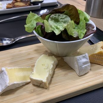 La Petite Auberge - Cheese course in lieu of dessert - French Near Me - Rouen, 76