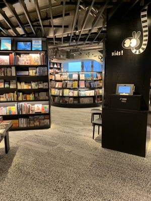 Roppongi Tsutaya Books by null