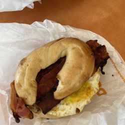 Dunkin' - Waited 30 minutes for my sandwich to look like this