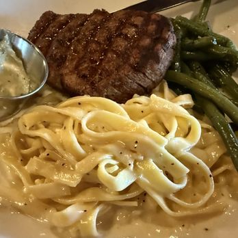 Amerigo Italian Restaurant - Gorgonzola Filet with Fettuccine Alfredo and Green Beans - Italian Near Me - Memphis, Tennessee