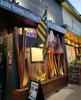 Tee Off Bar & Grill by null