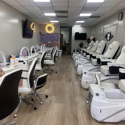 Lovely place they are kind and they know what they are doing I loved my nails and I WILL come again. They are so kind and sweet Lovely place they are kind and they know what they are doing I loved my nails and I WILL come again. They are so kind and sweet