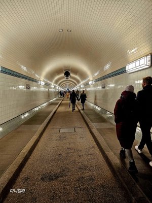 Alter Elbtunnel by null