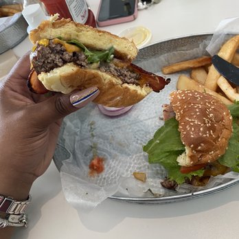 THE LOOP RESTAURANT - Bacon cheeseburger - Pizza Near Me - Jacksonville, Florida