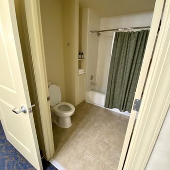 The Rockwell Inn - Restroom - Hotels Near Me - Jackson, Wyoming The Rockwell Inn - Restroom - Hotels Near Me - Jackson, Wyoming
