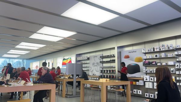 Apple Leawood by null