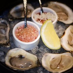 Slim Charmer - Fresh oysters
