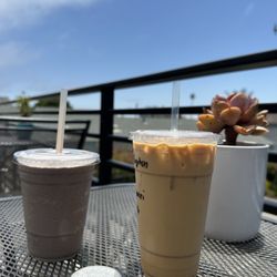 Steaming Bean - Iced Americano & Cookies & Cream Smoothie
