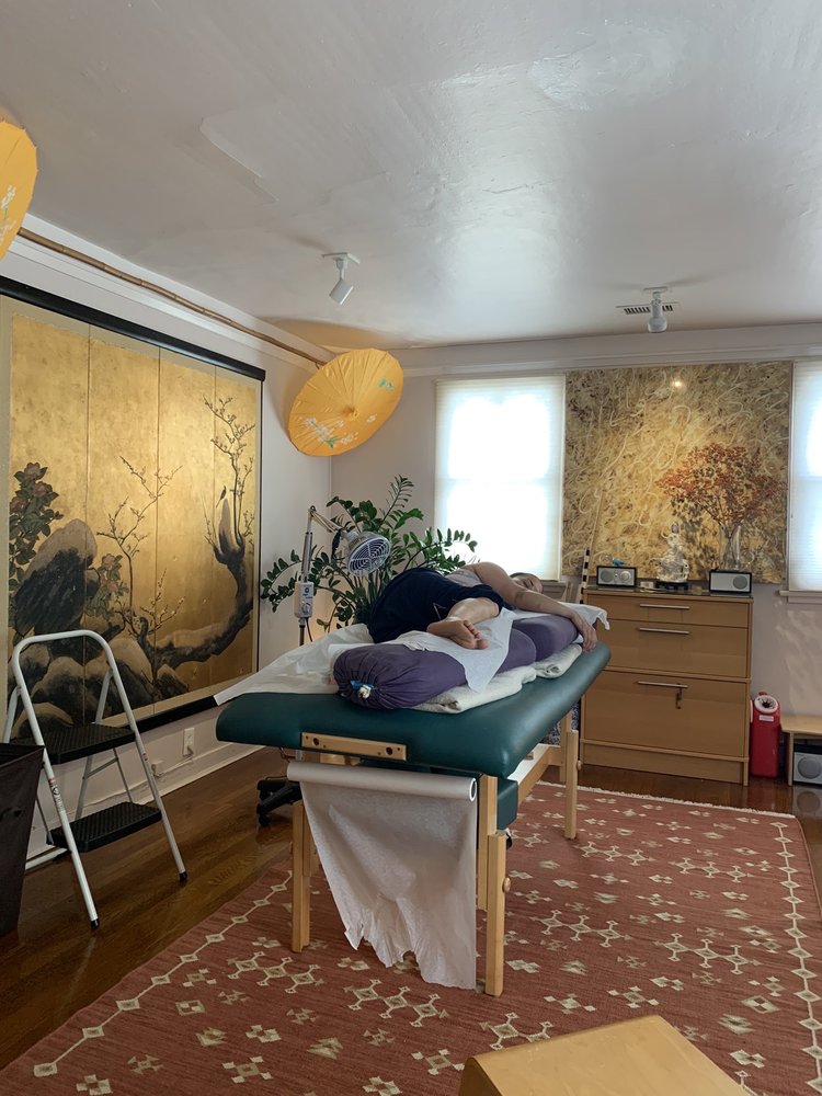 Royal Fraser Acupuncture Logo