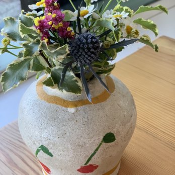 Kitchen Mouse Cafe - Fresh flowers in every table - Vegan Near Me - Los Angeles, California