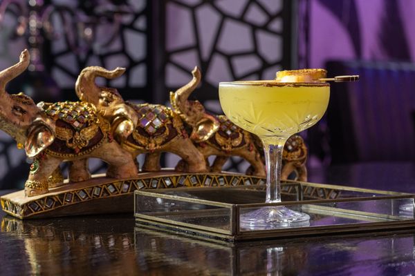 Deluxe Fun Dining by null