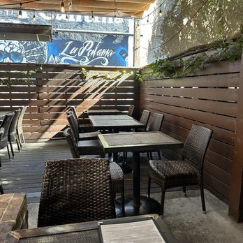 Running Goose - Cozy outdoor patio - Gastropubs Near Me - Los Angeles, California