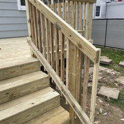 Walo Construction - Sturdy railing to hold onto