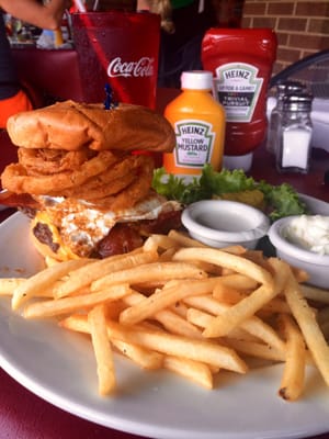 Lucky's Burger & Brew by null