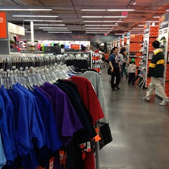 gilroy nike store manager