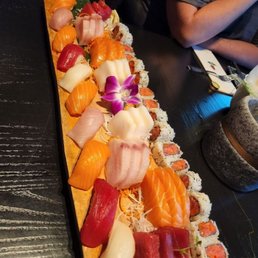 Sushi-Sashimi combo--wonderful! Sushi-Sashimi combo--wonderful!